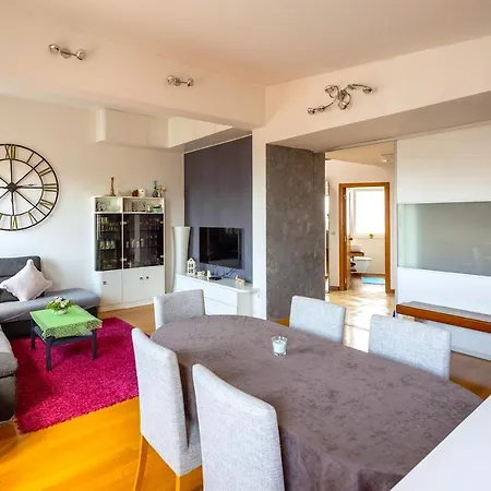 Luxury Olavia Rooftop Terrace & Seaview Apartament